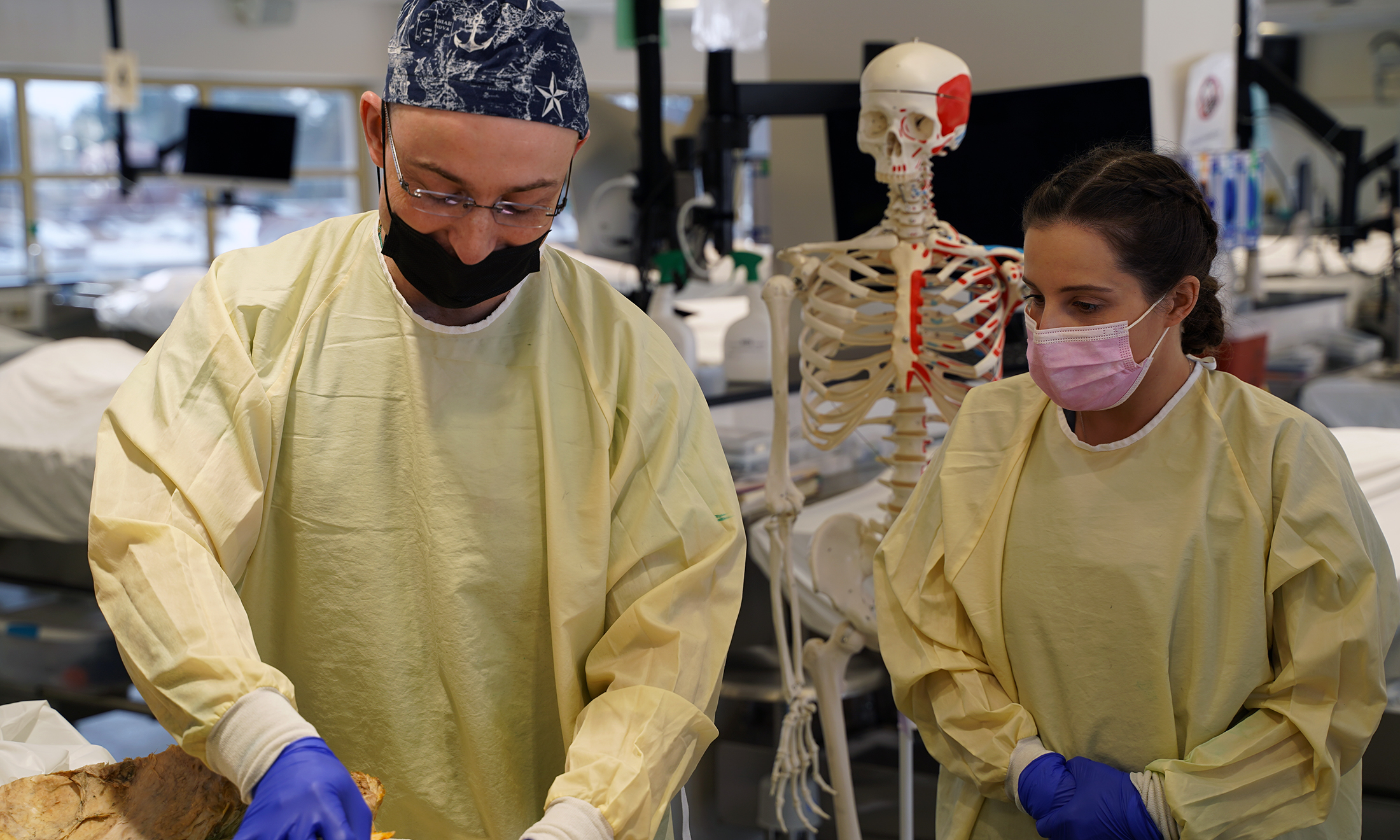 An image of a surgeon teaching a student in OUWB's anatomy lab.