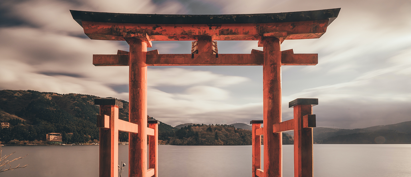 Simple gate and path ending in the open water