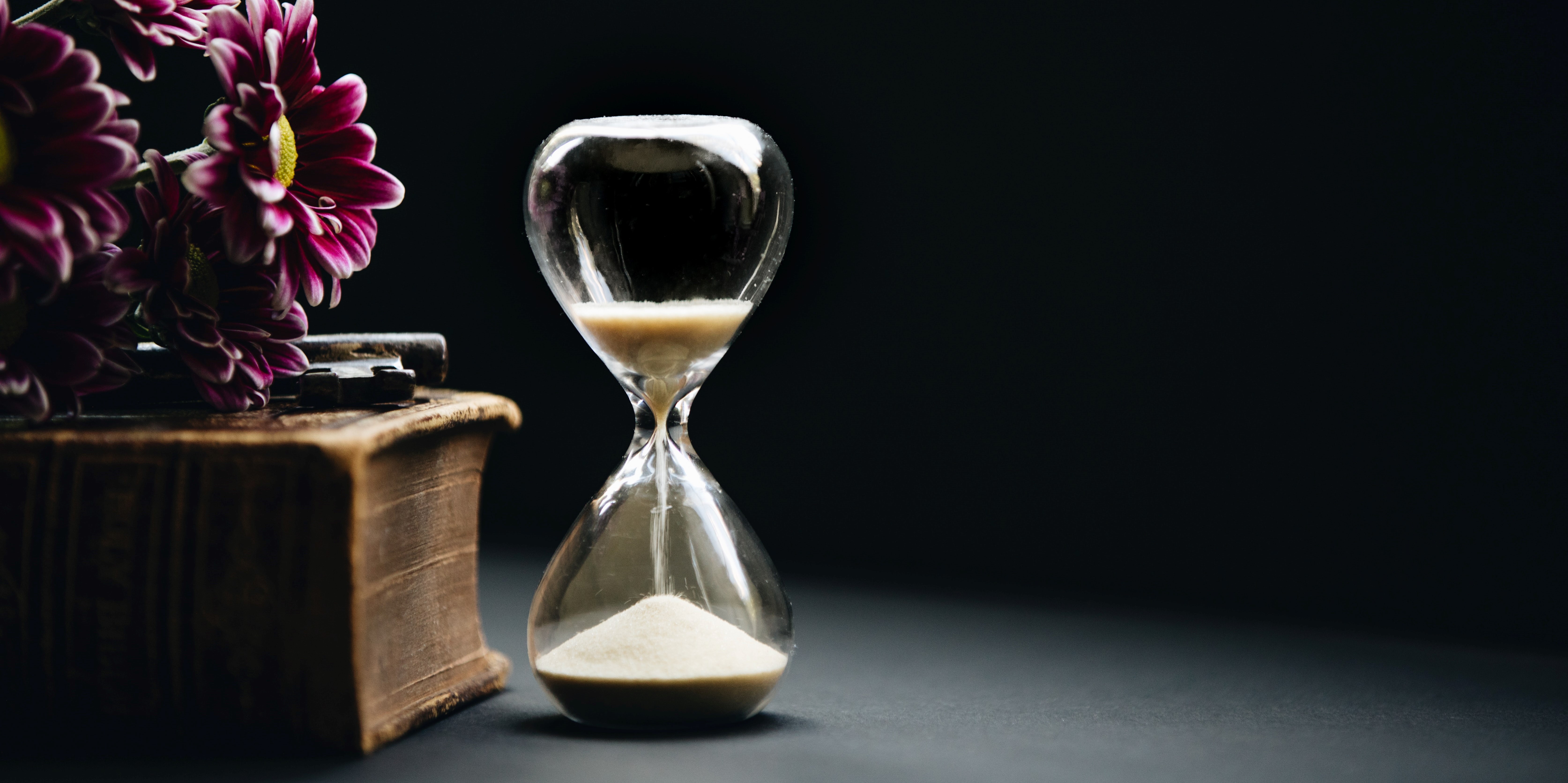Hourglass-cropped an hourglass