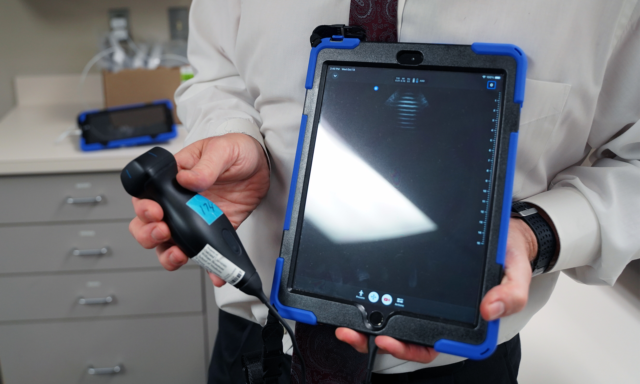 An image of a handheld ultrasound.