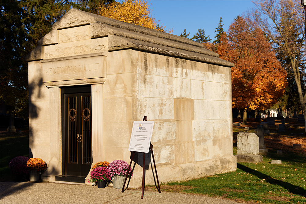 An image of the OUWB Mausoleum and Receiving Vault