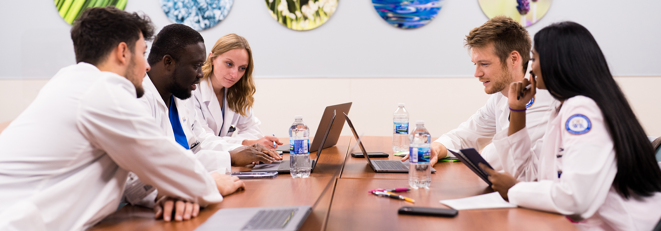 An image of OUWB students studying together