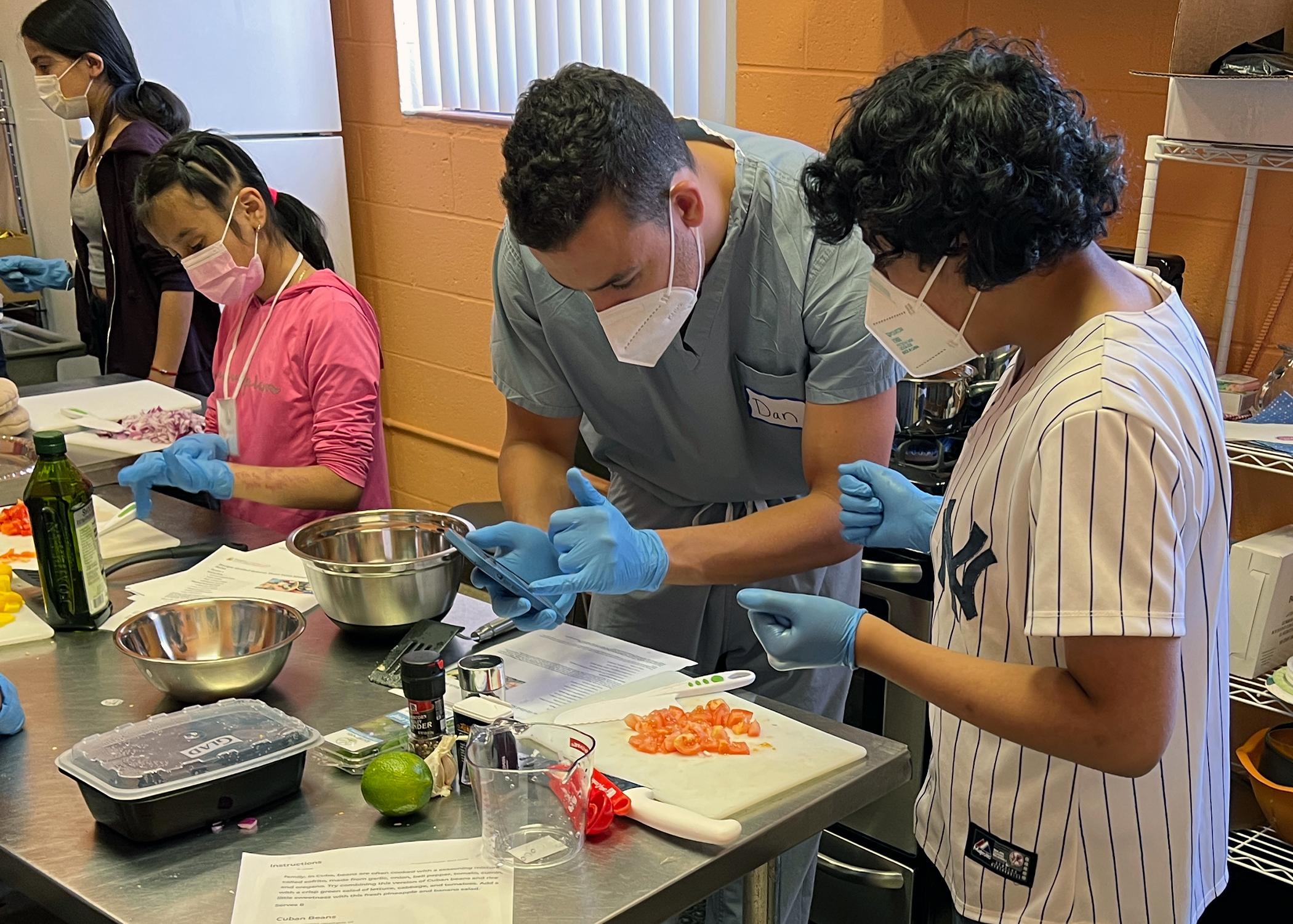 An image of an OUWB student giving a nutrition lesson