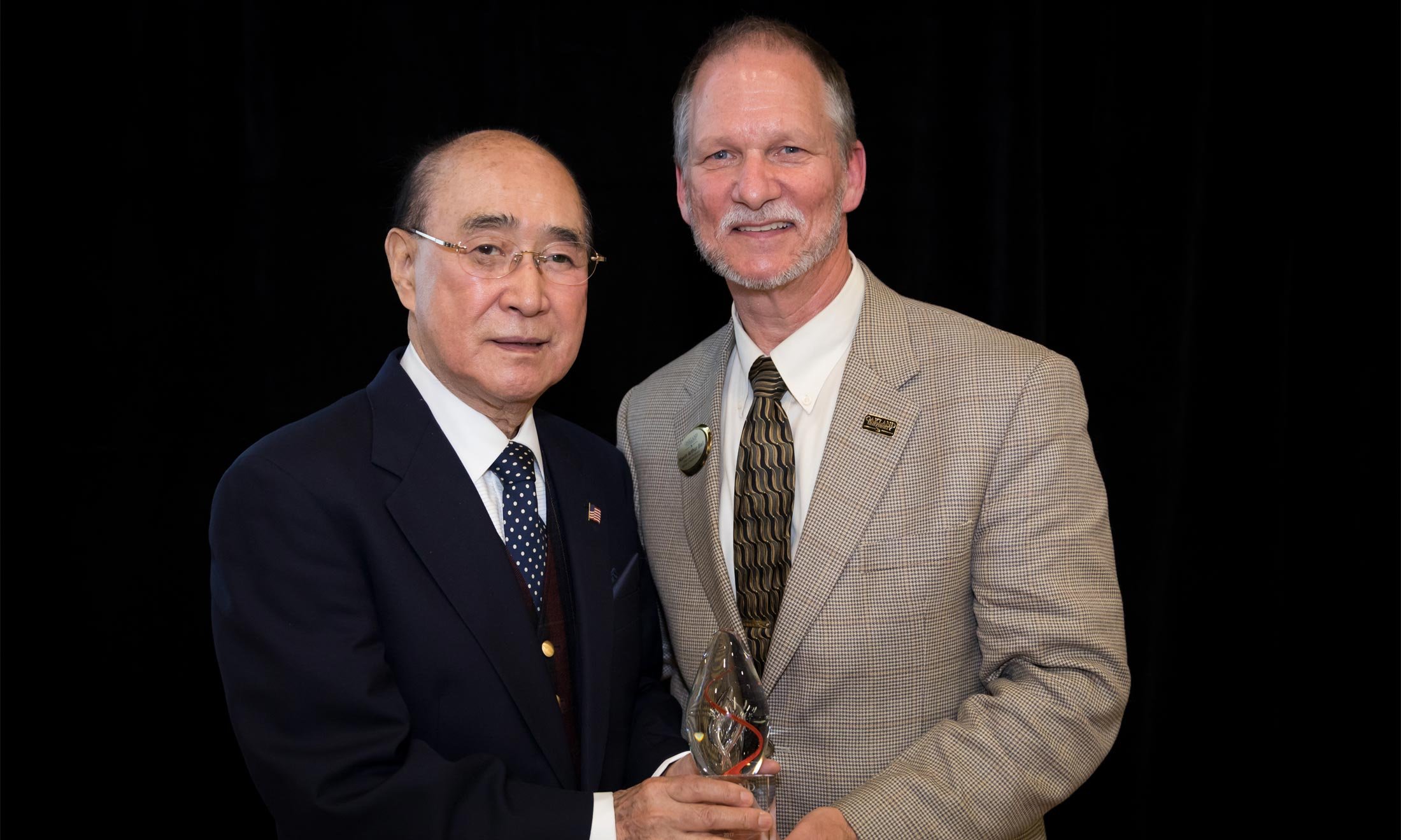Moon J. Pak, M.D., receives an award from Oakland University Dean Kevin Ball, Ph.D.