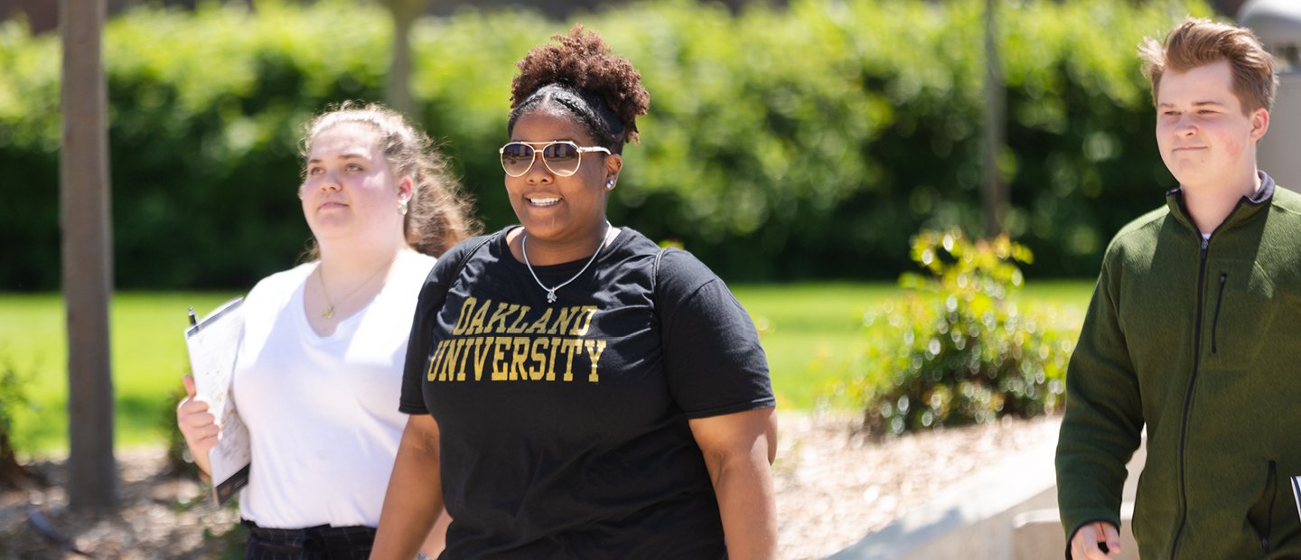Students walking on Oakland University's campus in Summer.