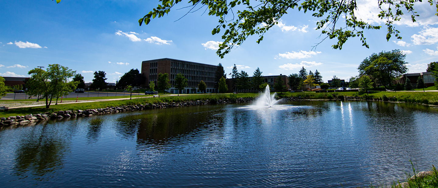 Bear Lake on Oakland University's campus in summer.