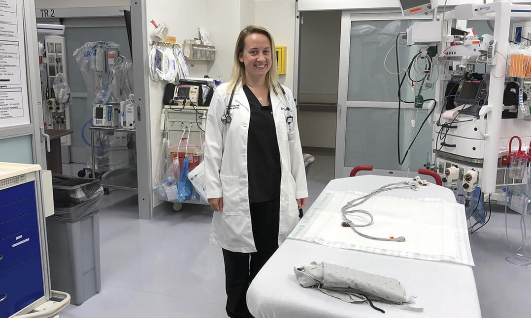 An image of Laura Ortiz in a clinical setting
