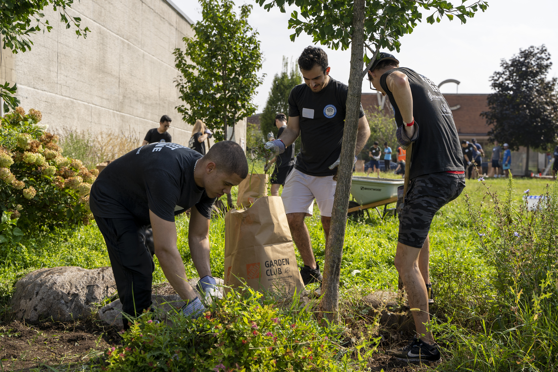 OUWB medical students volunteering to help clean up neighborhoods and parks
