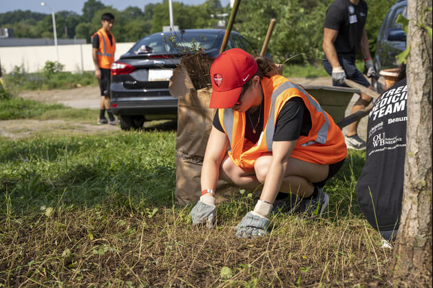 Students helping clean up parks and neighborhoods in Pontiac