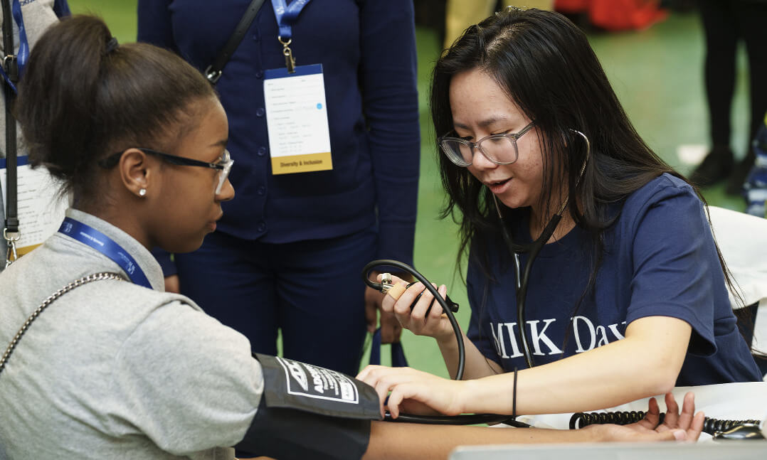 An image of an OUWB medical student and student from Chandler Park