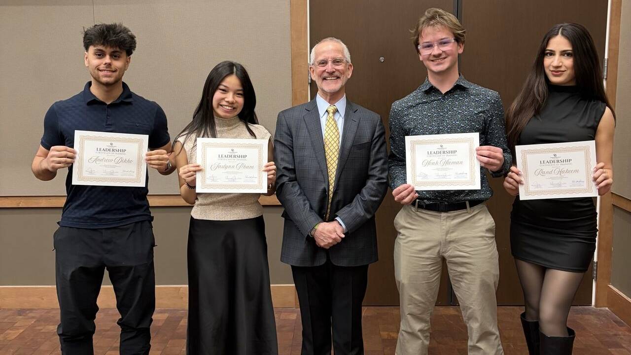 Andrew Dikho (SECS), Jaslynn Pham (SBA), Noah Nieman (SECS), and Rand Hakeem (SBA) were awarded the first place in the Leadership Case Study Competition (pictured with Timothy Herrick, LDI director)