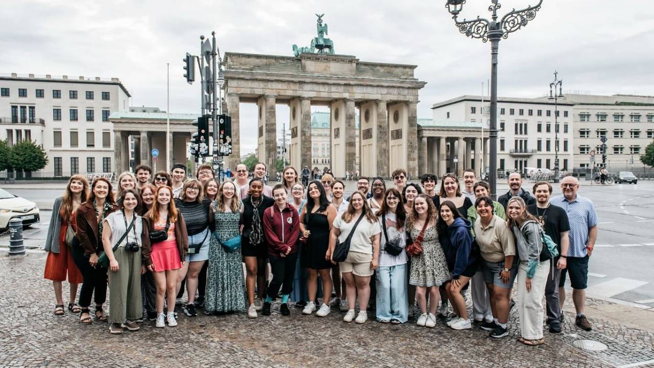 Image of the Oakland Chorale group taking their trip in europe