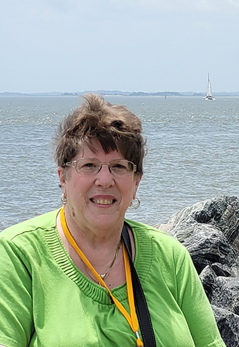 Linda Pletz headshot