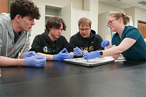 Students from Avondale High School learning from an OUWB student