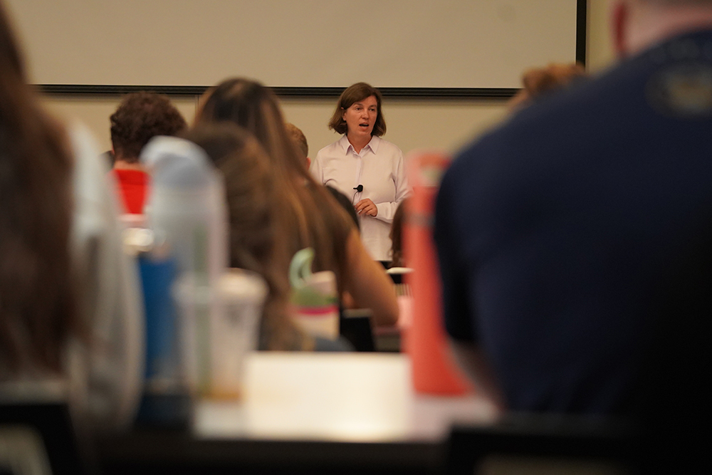 Teresa Wontor-Cichy speaks to an OUWB class