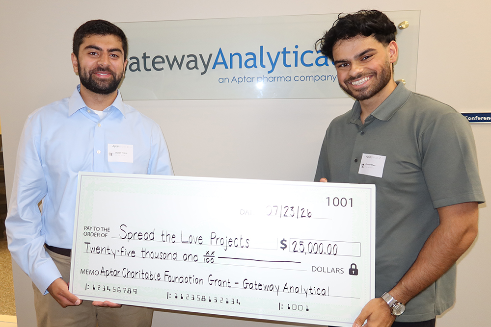 OUWB student Emaad Khan and Duke University student Zayaan Tirmizi