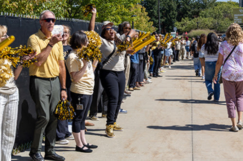 Oakland University Clap In for new students