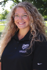 A headshot of Lauren Roy outdoors.